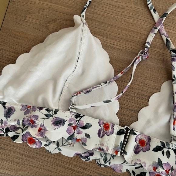 NWOT H&M Floral Print Scalloped Edge Bikini Swimsuit Top Adjustable Straps Cute - Picture 7 of 8